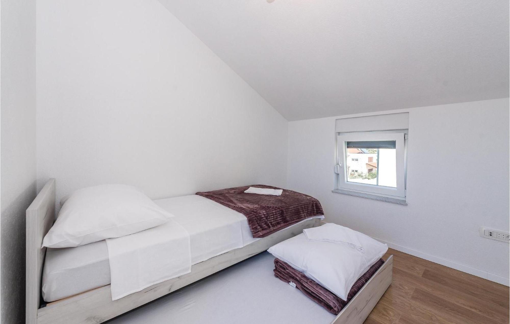 4 Bedroom Beautiful Home In Szybenik Zewnętrze zdjęcie