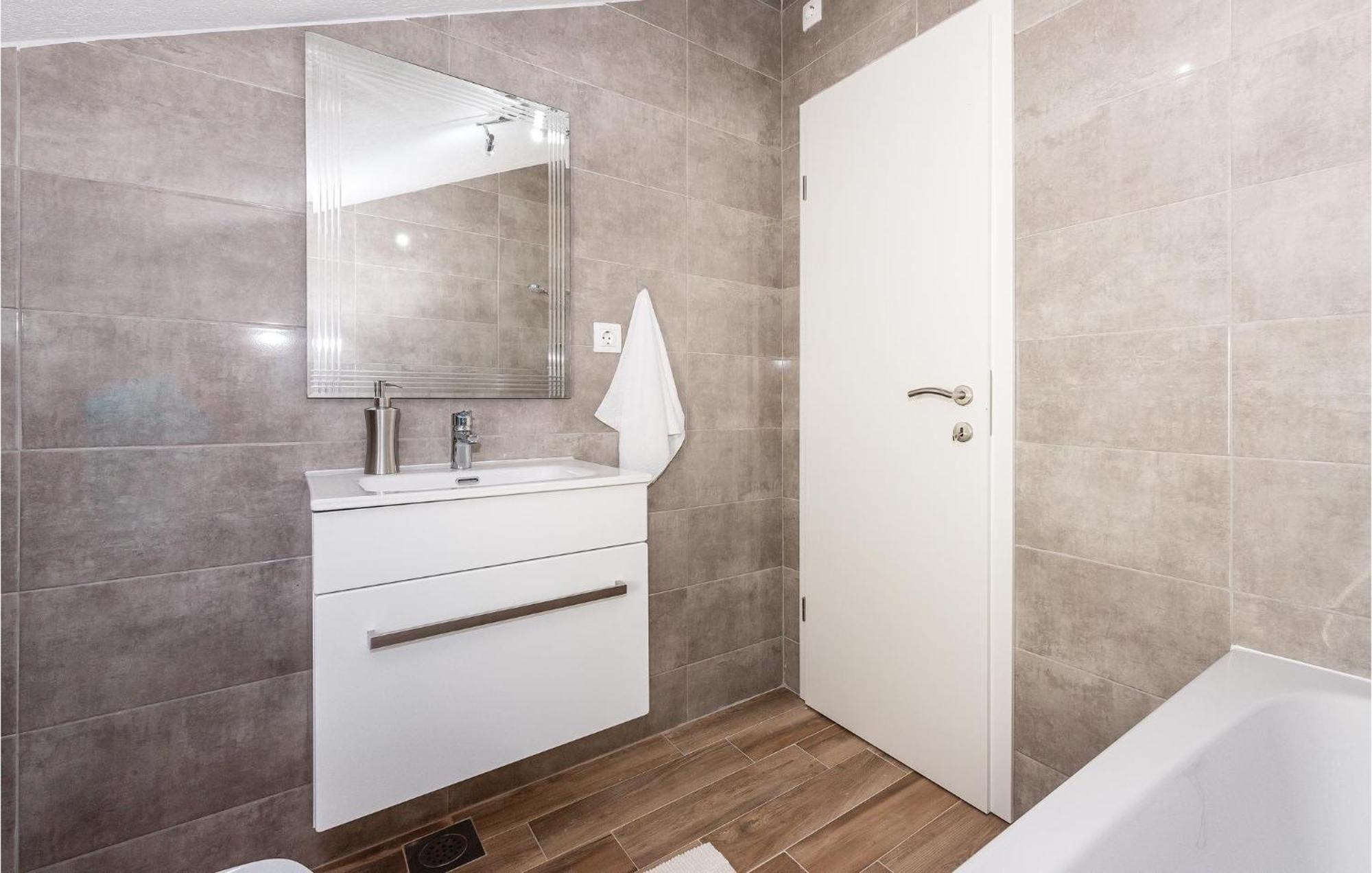 4 Bedroom Beautiful Home In Szybenik Zewnętrze zdjęcie